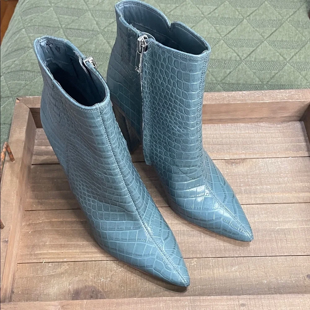 Sam Edelman Gray- Teal Croc-Embossed Ankle Boots, size 6 - Picture 2 of 12
